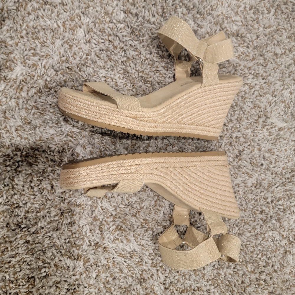 Comfy Wedges - Picture 3 of 5